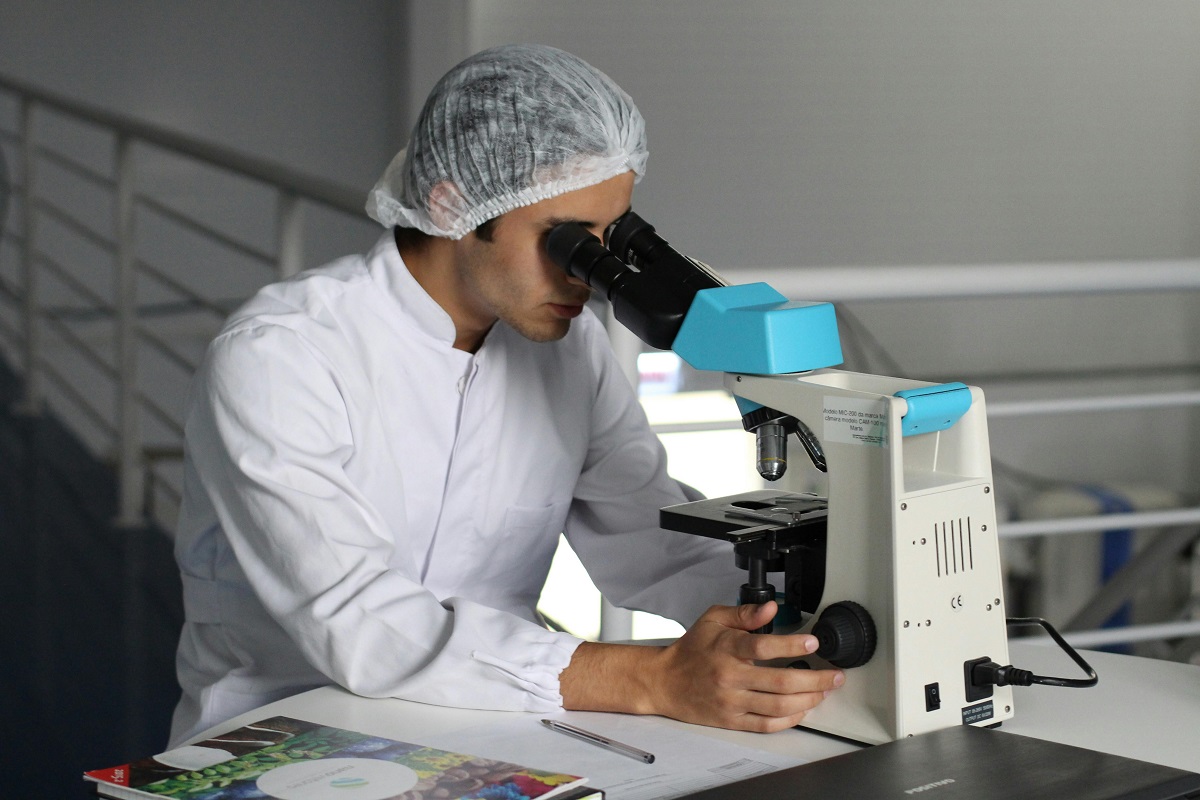 Ce este biotehnologia medicală și cu ce se ocupă? Iată de ce este importantă pentru sanatatea umană